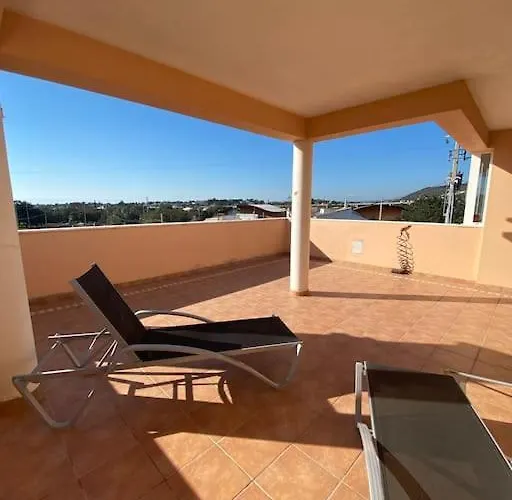 Stela \' S Guest House